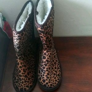 Women leopard boots